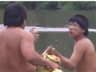 Φωτογραφία για Απομονωμένη φυλή του Αμαζονίου επικοινωνεί με τον έξω κόσμο για πρώτη φορά [video]
