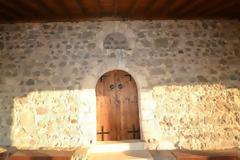 Στο ξωκλήσι δεν πήγαινε για να... προσευχηθεί