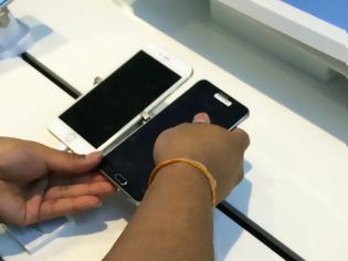Φωτογραφία για Οι πρώτες εικόνες του Samsung Galaxy Note 5 δίπλα σε ένα iPhone