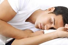 Ξέρετε ότι η θέση που κοιμόμαστε επηρεάζει την πέψη;