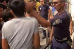 Σάλος με τον Αστυνομικό που χαστουκίζει μετανάστη – Διεθνής διασυρμός της Ελλάδας