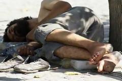 Δεν έχει ξαναγίνει... Άστεγος που ήθελε να αυτοκτονήσει σώθηκε δύο φορές σε μία ημέρα από τις αρχές