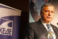 ΚΕΔΕ: Οι δήμαρχοι να παίρνουν ίδιους μισθούς με τους βουλευτές