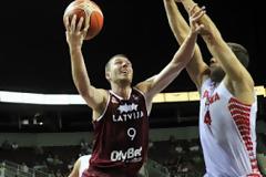 Πήγε για πάσα και έβαλε...τρίποντο!