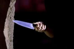 Τραυμάτισε με μαχαίρι γείτονα της γιατί έκανε φασαρία