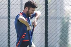 «ΧΛΩΜΗ» Η ΠΑΡΑΜΟΝΗ ΤΟΥ ΣΤΟΝ ΘΡΥΛΟ...