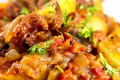 Χταποδάκι με φρέσκια ντομάτα και πατάτες