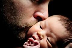 Η συγκλονιστική εξομολόγηση ενός πατέρα: «Έμεινα μόνος μου με ένα μωρό 13 μηνών…»