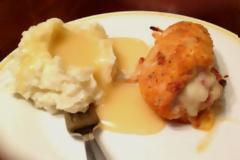 Η συνταγή της ημέρας: Γκόρντον μπλου με πουρέ πατάτας