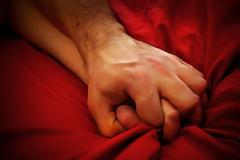 ΑΝΤΡΕΣ με το μαλακό! Αυτή είναι η πιο επικίνδυνη στάση...