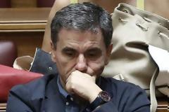 Ο Τσακαλώτος ενημερώνει βουλευτές του ΣΥΡΙΖΑ για τα μέτρα της συμφωνίας