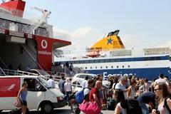 Αυξημένη η κίνηση στα λιμάνια - Στα 80% η πληρότητα των πλοίων