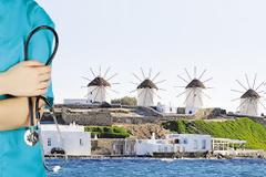 ΣΚΑΝΔΑΛΟ στο νησί των ανέμων - Τα κόλπα του γιατρού με την 35άρα