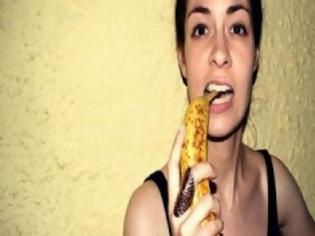 Φωτογραφία για ΑΠΙΣΤΕΥΤΟ – Έτρωγε μόνο μπανάνες για 12 ημέρες! Το αποτέλεσμα θα σας σοκάρει... [video]