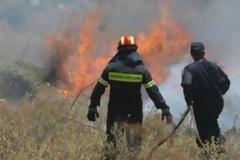 Σε ύφεση η πυρκαγιά στο Γιαννισκάρι της δυτικής Αχαΐας