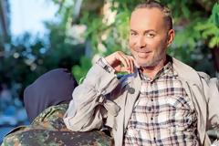 Όχι δεν τα έχεις δει όλα! Ο Λάκης Γαβαλάς κουμπάρος στην Πάρο με χιτώνα!