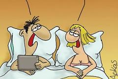 Ο Αρκας έχει κέφια: Το ανδρόγυνο στο κρεβάτι και το σκληρό Μνημόνιο