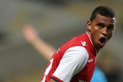 «ΧΑΜΗΛΕΣ ΟΙ ΠΡΟΤΑΣΕΙΣ ΓΙΑ ΣΑΝΤΟΣ!»