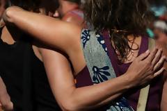 H Πατρινή επιχειρηματίας που παράτησε άντρα και τρία παιδιά για την... κουμπάρα