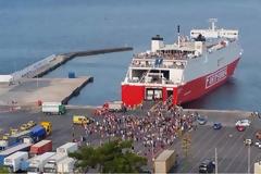 Πανικός στη Ραφήνα - Ανδρας ζωσμένος με εκρηκτικά απειλούσε να ανατιναχτεί