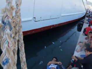 Φωτογραφία για 2000 μετανάστες έφερε χτες στην Μυτιλήνη το κρουαζιερόπλοιο Σαλαμίς