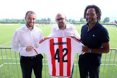 Η ΠΡΟΣΦΟΡΑ ΤΟΥ ΘΡΥΛΟΥ ΣΤΗ UNICEF (ΡΗΟΤΟ)