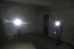 ΠΕΝΕΦΥΟ: ΜΑΧΗ ΕΝΤΟΣ ΚΤΗΡΙΩΝ ΜΕ ΧΑΜΗΛΟ ΦΩΤΙΣΜΟ