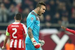 ΤΙ ΙΣΧΥΕΙ ΜΕ ΤΟΝ ΡΟΜΠΕΡΤΟ ΚΑΙ ΤΗΝ... ΡΗΤΡΑ ΤΟΥ!