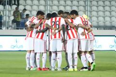 ΠΕΡΙΜΕΝΕΙ ΝΑ ΤΟΝ... ΑΦΗΣΕΙ Ο ΘΡΥΛΟΣ!