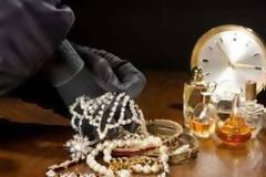 Gold crawling: Έτσι θησαυρίζουν 10 χρυσοχοΐα στην Κύπρο