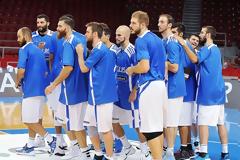 ΠΑΙΡΝΕΙ... ΤΑ ΠΑΝΩ ΤΗΣ Η ΕΘΝΙΚΗ!