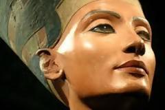 Και ...πίσω από τον Τουταγχαμών αποκαλύφθηκε η πανέμορφη Νεφερτίτη