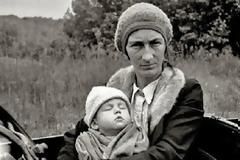 Τα 8 ψέματα της πάμφτωχης μάνας - Αποκλείεται να μη δακρύσεις...