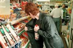 32χρονη, έκλεψε 2 μπουκάλια αλκοολούχων ποτών αλλά αυτό ήταν το λιγότερο - Αυτό που έκανε στη συνέχεια τρομάζει...