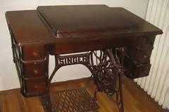 H ποδοκίνητη ραπτομηχανή...