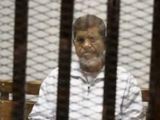 Φωτογραφία για Έφεση κατά της καταδίκης του σε θάνατο άσκησε ο πρώην πρόεδρος της Αιγύπτου Μόρσι