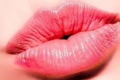 ΔΕΙΤΕ τι συμβαίνει στο σώμα μας όταν δίνουμε... ένα φιλί!