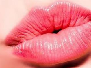 Φωτογραφία για ΔΕΙΤΕ τι συμβαίνει στο σώμα μας όταν δίνουμε... ένα φιλί!