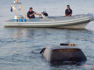 Φωτογραφία για 22χρονος έπεσε στη θάλασσα με το αυτοκίνητό του [photo]