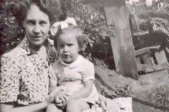 Από μικρή μιλούσε στην «φανταστική της φίλη». 50 χρόνια μετά μαθαίνει τη ΣΟΚΑΡΙΣΤΙΚΗ αλήθεια… [video]