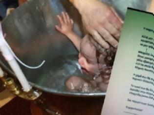 Φωτογραφία για Η πρόσκληση της βάπτισης τους έπεσε από τα χέρια! Δείτε τι δώρο ζήτησαν οι γονείς...