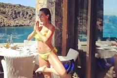 Το απίστευτο κατακόρυφο που κάνει η Ευγενία Μανωλίδου για να ηρεμήσει