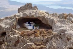 ΕΚΠΛΗΚΤΙΚΟ: Η μοναδική εκκλησιά στον κόσμο χωρίς σκεπή και φυσικά βρίσκεται σε νησί του Αιγαίου... [photos]