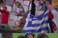 ΓΚΟΛ, ΑΠΟΘΕΩΣΗ ΚΑΙ... STANDING OVATION ΜΕ ΕΛΛΗΝΙΚΕΣ ΣΗΜΑΙΕΣ ΓΙΑ ΤΟΝ ΜΗΤΡΟΓΛΟΥ ΣΤΟ ΝΤΑ ΛΟΥΖ! (PHOTOS)