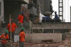 Συνθήκες σκλαβιάς για τους εργάτες του Ολυμπιακού Χωριού στη Βραζιλία