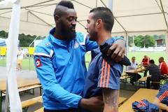 ΑΚΟΜΑ ΕΝΑΣ... ΕΝΔΙΑΦΕΡΟΜΕΝΟΣ ΓΙΑ ΚΑΡΑΜΑΝΟ!