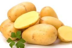 ΔΕΙΤΕ πώς να ξεφλουδίζετε πατάτες σε χρόνο μηδέν! [video]