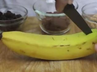Φωτογραφία για Άρχισε να κόβει μια μπανάνα στην μέση - Δείτε στο τέλος τι έφτιαξε... [video]