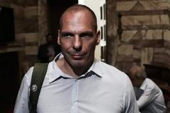 Ο Γιάνης Βαρουφάκης προσπαθεί να αποδομήσει σημείο προς σημείο τη συμφωνία
