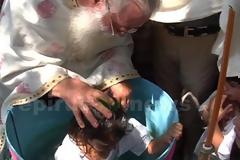 Δεν έχει χαθεί η ανθρωπία στις μέρες μας - Ομαδική βάπτιση 17 παιδιών απο την Κιβωτό του Κόσμου στην Πωγωνιανή [photos]